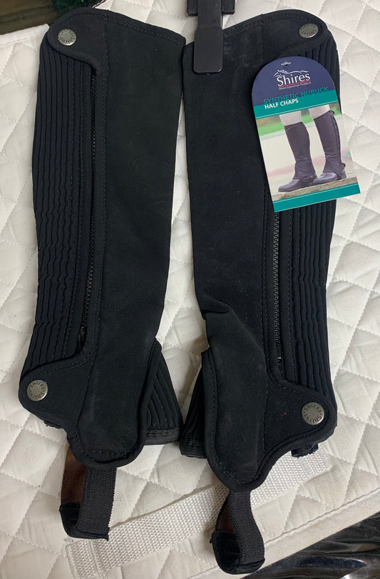 New with tag Shires Childrens Synthetic Nubuck Half Chaps - black size large