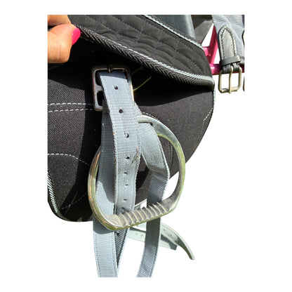 New with tag Waldhausen Kids Riding Pad/cub saddle - Black