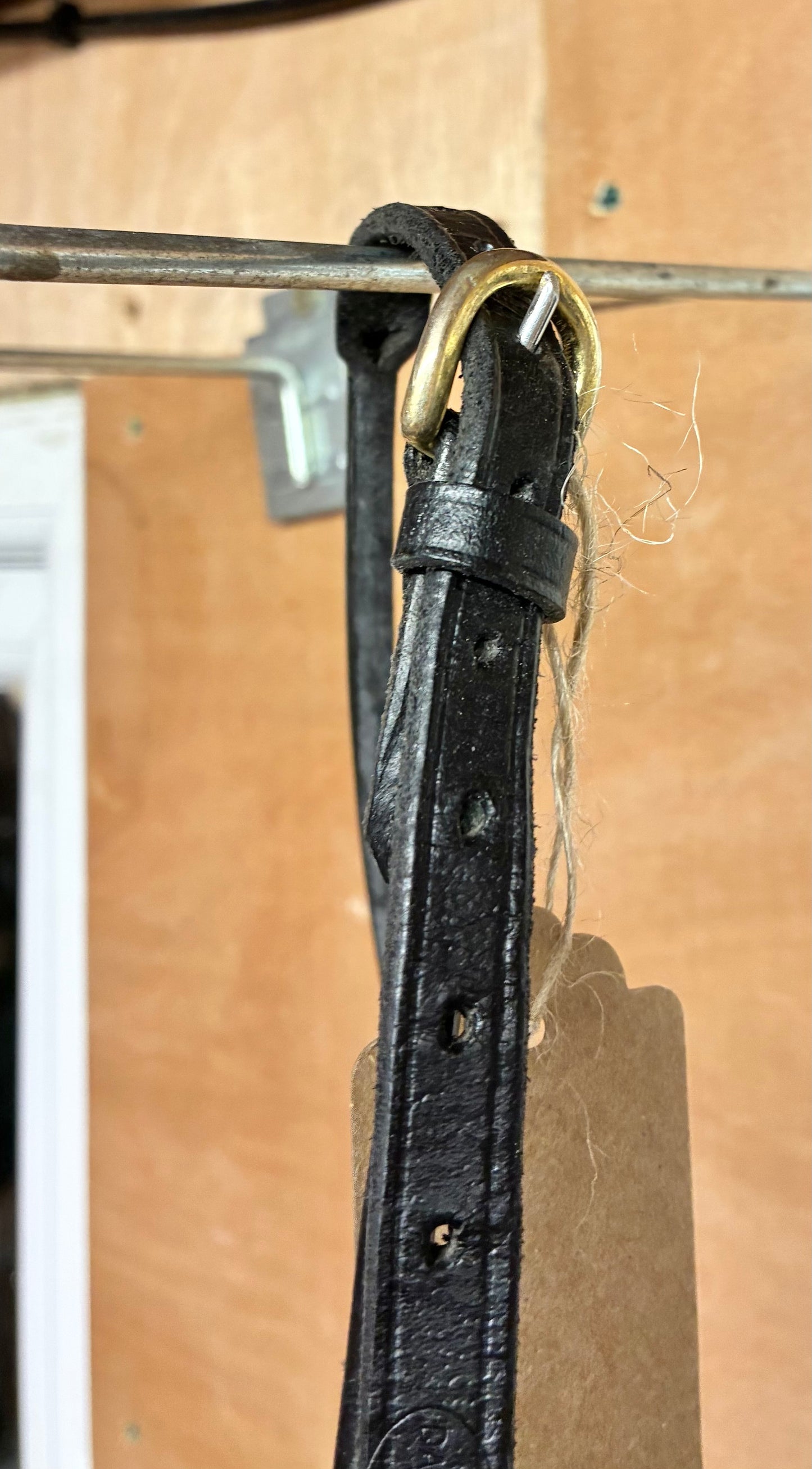 New Black rolled  leather in-hand show halter - size Arab 

Beautiful brass detail to the noseband