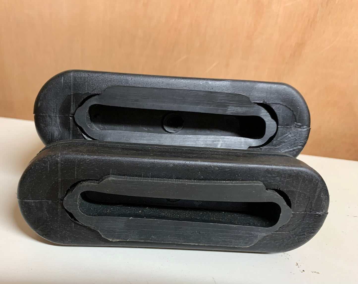 Lightweight black plastic stirrups 4.5”
