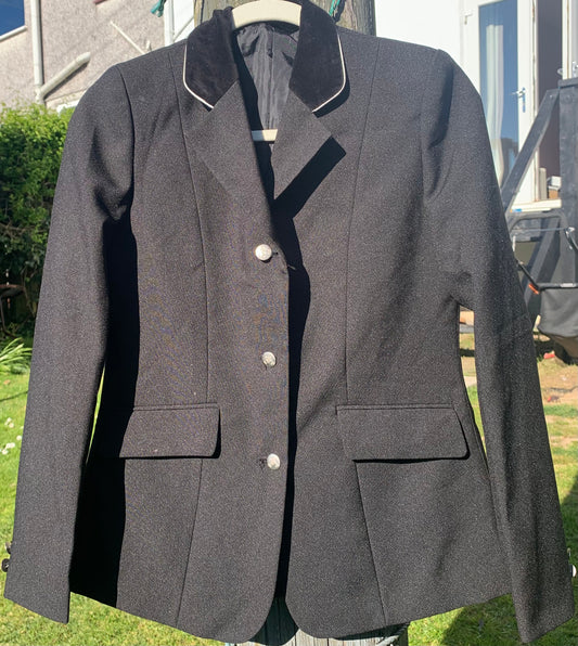 Black size 32 ladies 6/8 or teens Sherwood Forest Perlino Show Jacket