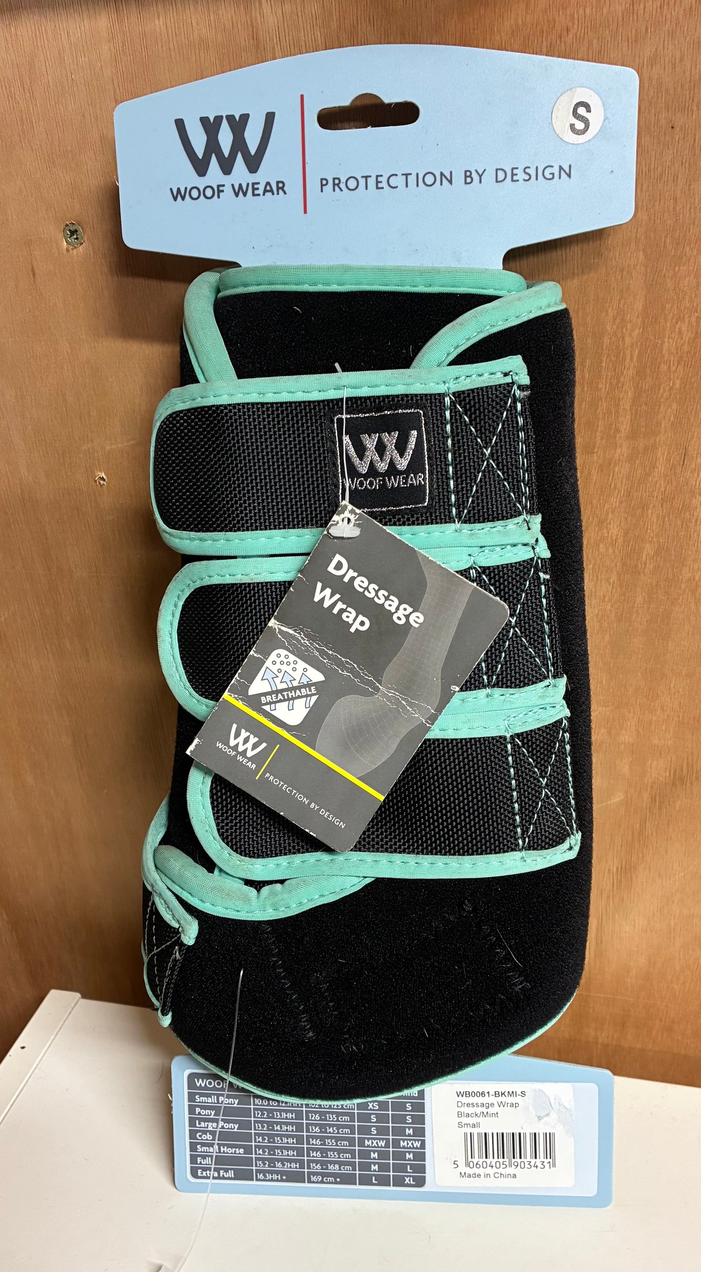 New with tag small black/mint woofwear dressage training  wraps