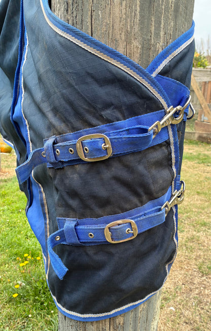 Apollo air 6’0 medium weight turnout rug eaturing a breathable mesh lining