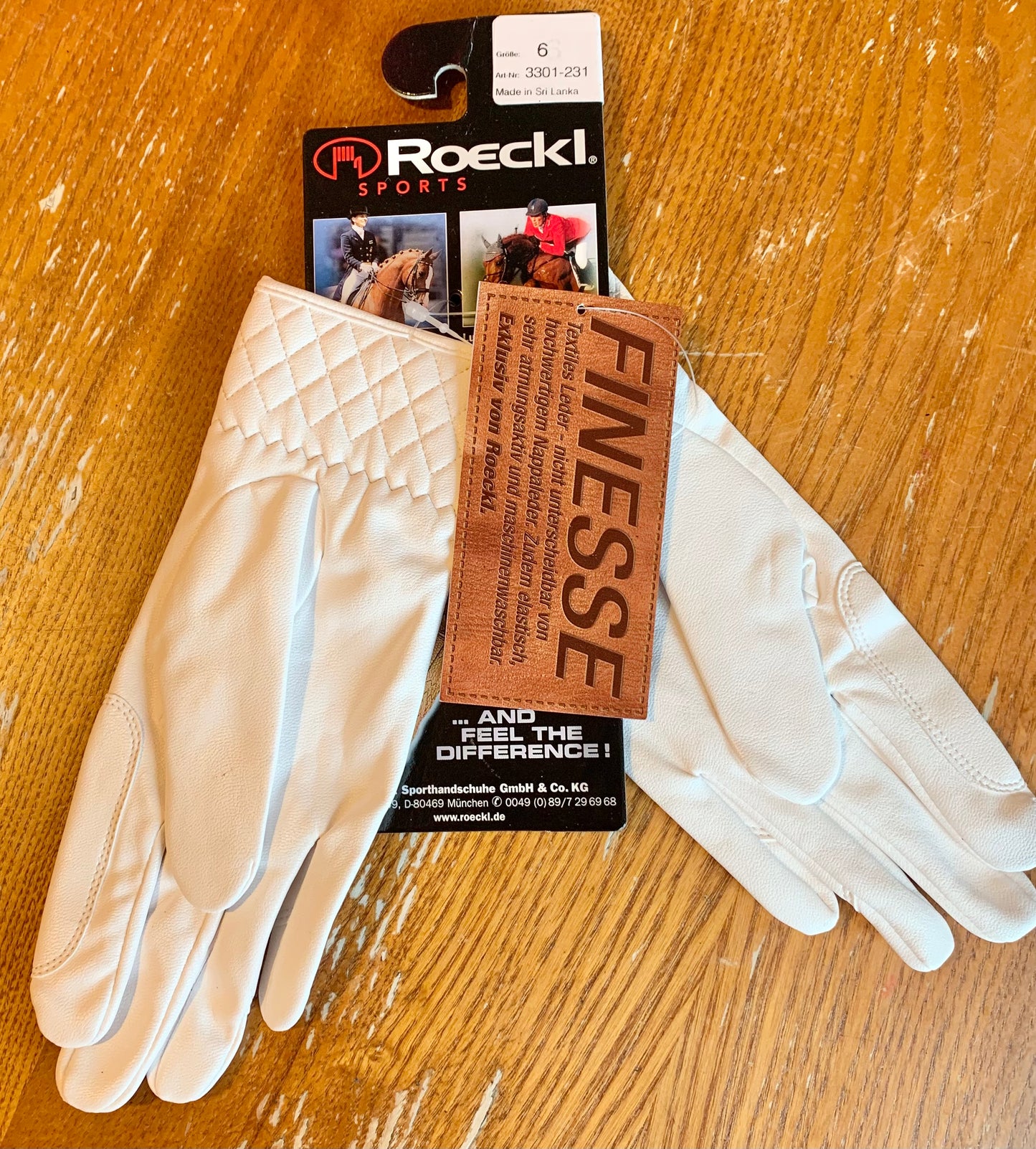 New Roeckl Roeck Grip Riding Gloves in white lightweight and flexible, perfect for competition or everyday riding size 6 ref2