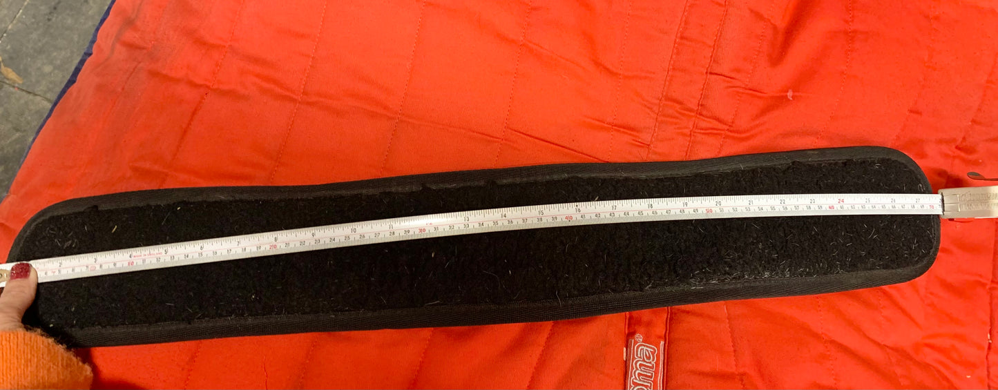 28” black girth with middle D ring