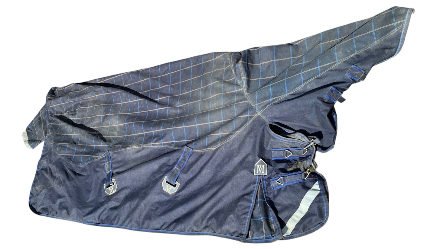 Mark Todd 6’9 lightweight (approx 50g fill) turnout rug