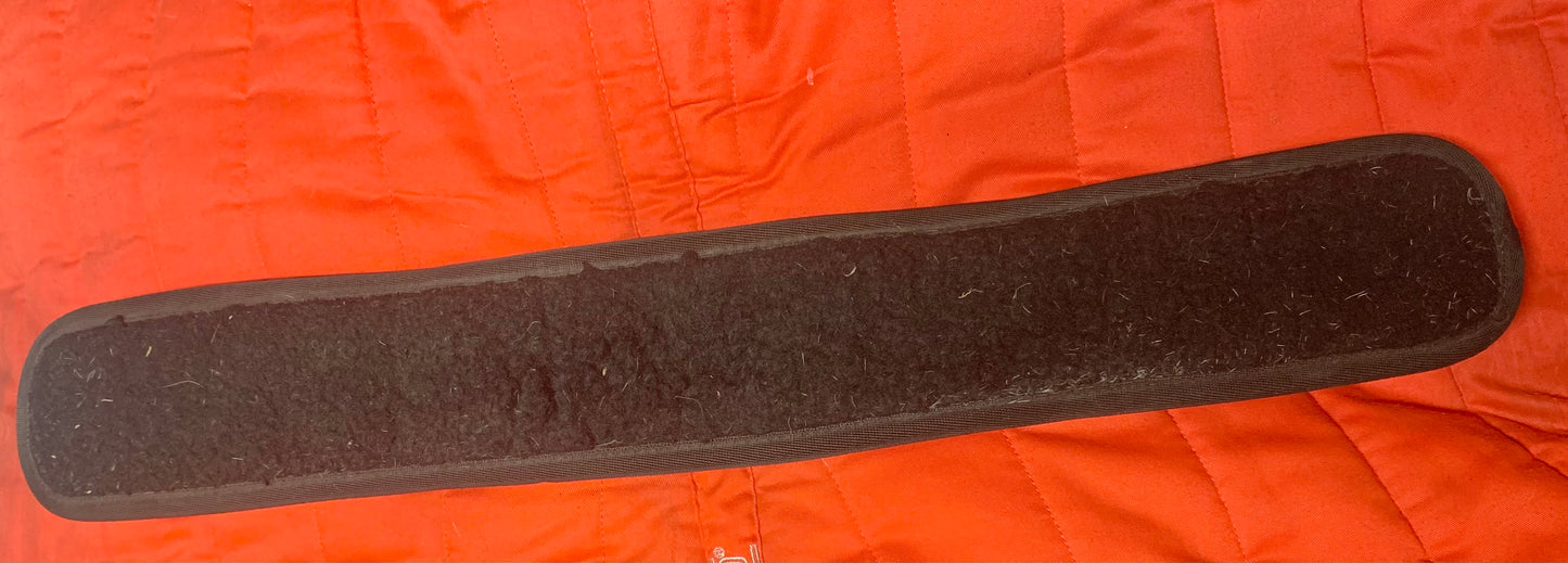 28” black girth with middle D ring