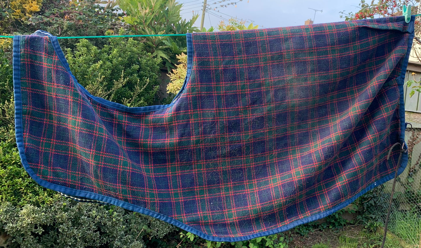 Showerproof Rhino Competition Exercise Sheet with a checked lining, complete with reflective strips 4’11”