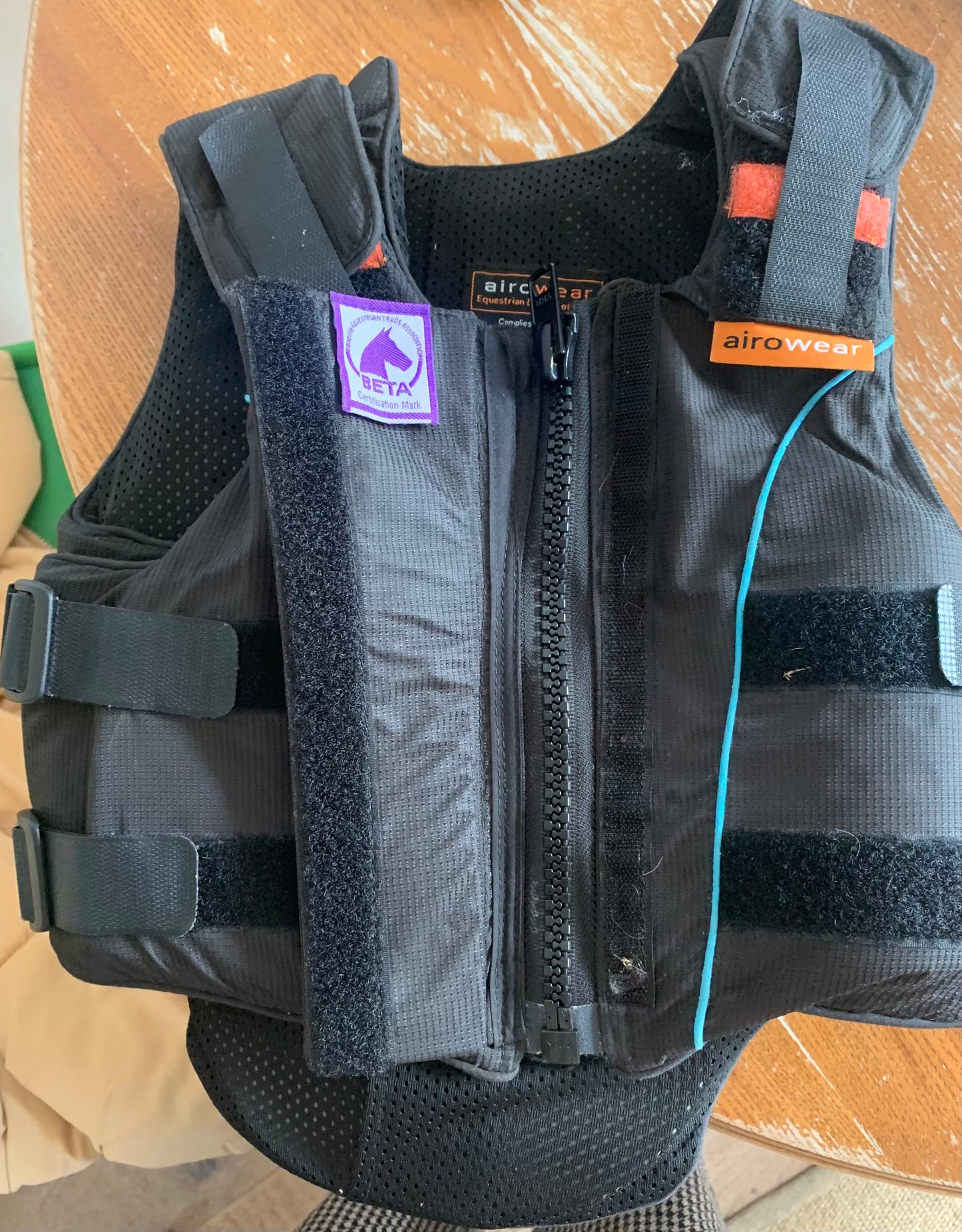 Airowear Junior Outlyne in size Y2 age 6-8 years