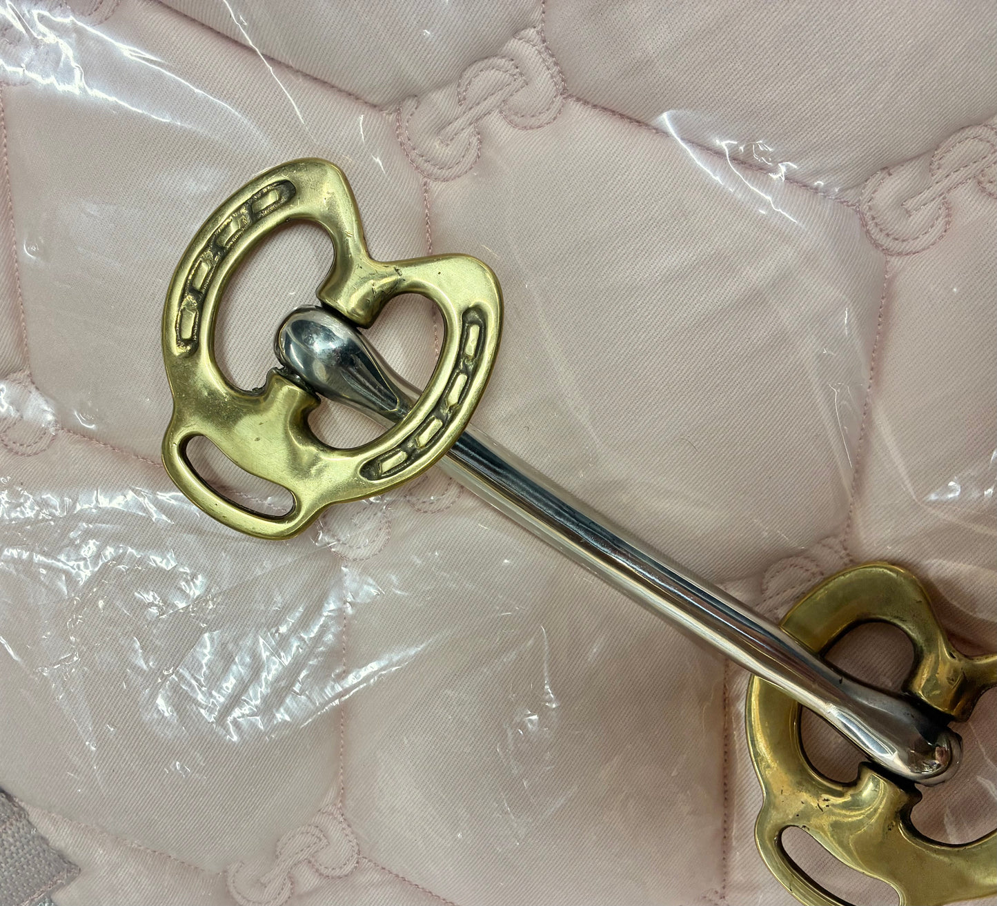 STALLION IN-HAND BIT, DOUBLE  BRASS HORSESHOE 6”