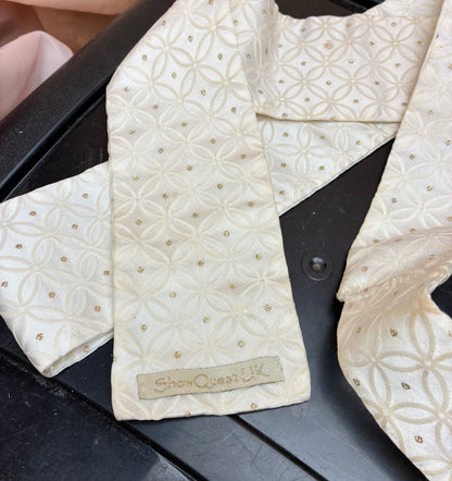 ShowQuest Vintage Cambridge Untied Stock