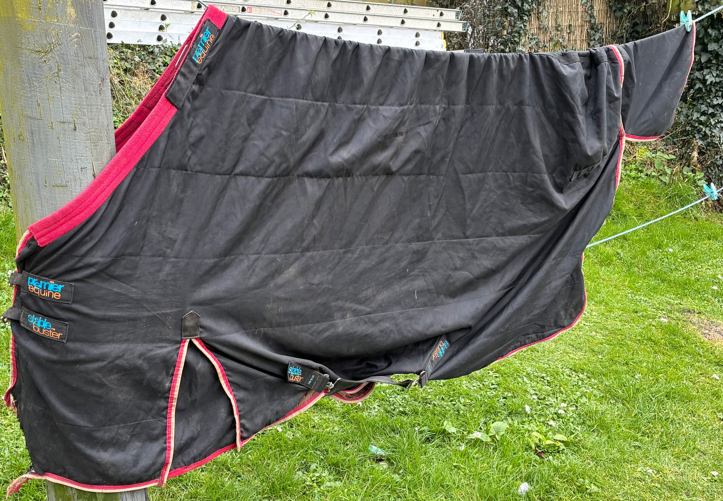 Premier equine 6’9” stable buster 100g stable rug with option to add neck & liners