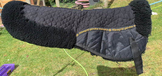 Rhinegold genuine sheepskin fluffy black half pad size large/full