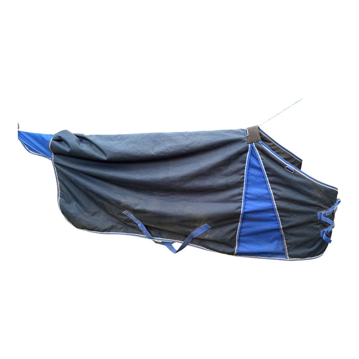 Apollo air 6’0 medium weight turnout rug eaturing a breathable mesh lining
