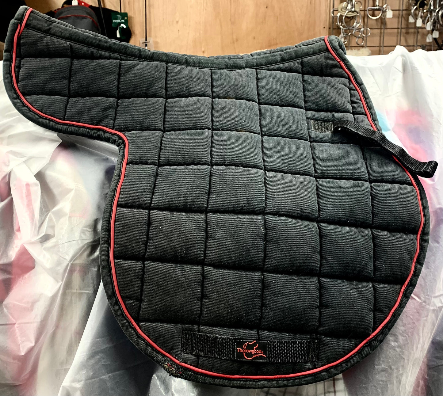 Thorowgood black & red shaped numnah cob size