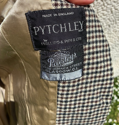 Pytchley houndstooth tri colour brown tweed show jacket with fox head buttons
Size 32”