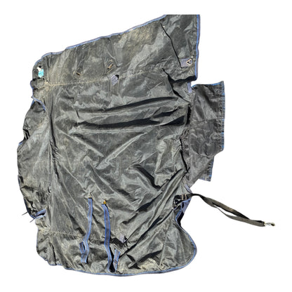 Mark Todd 6’9 lightweight (approx 50g fill) turnout rug