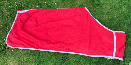 5’0” red & white cotton show sheet rug