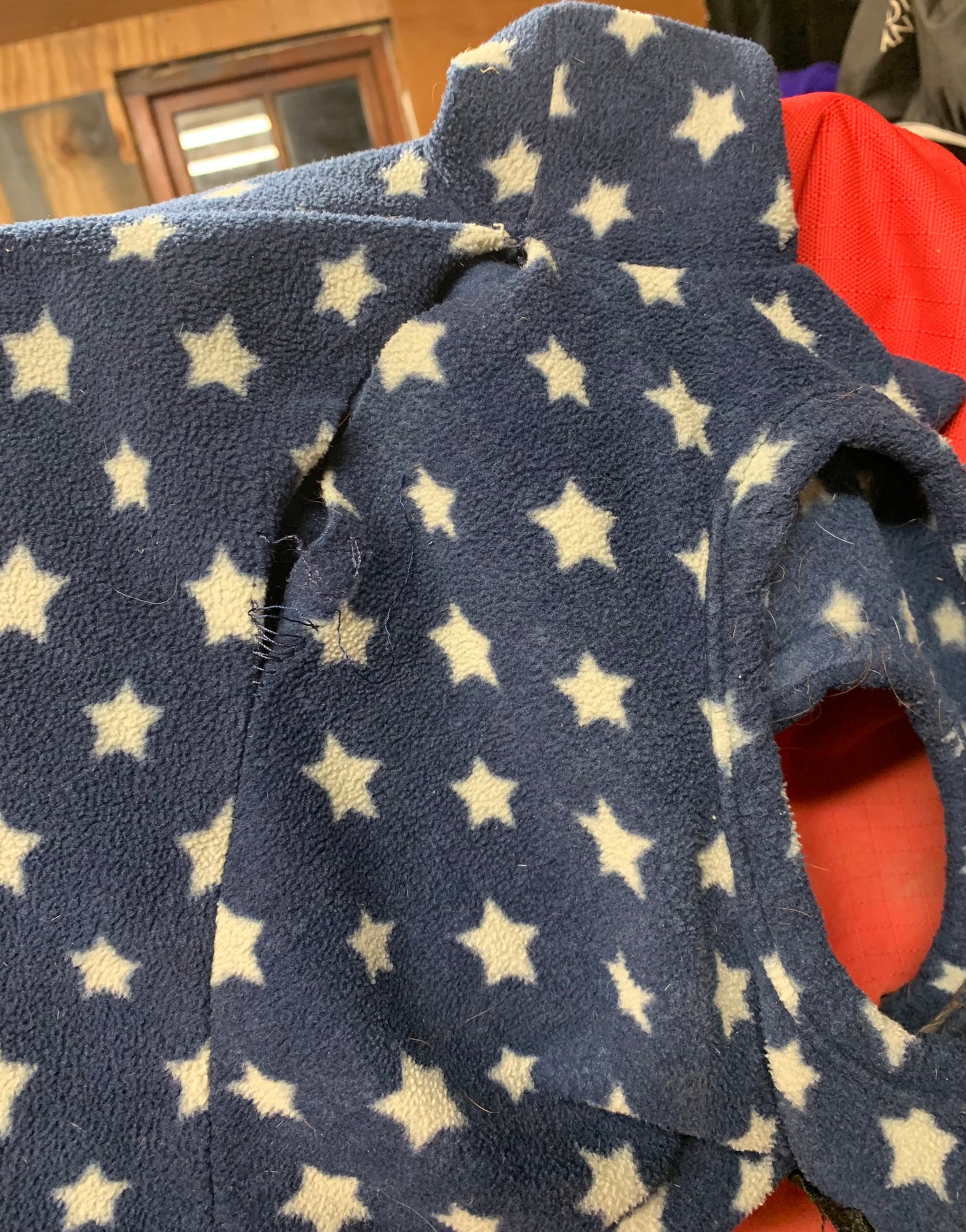 Tottie hood/neck fleece size small star print
