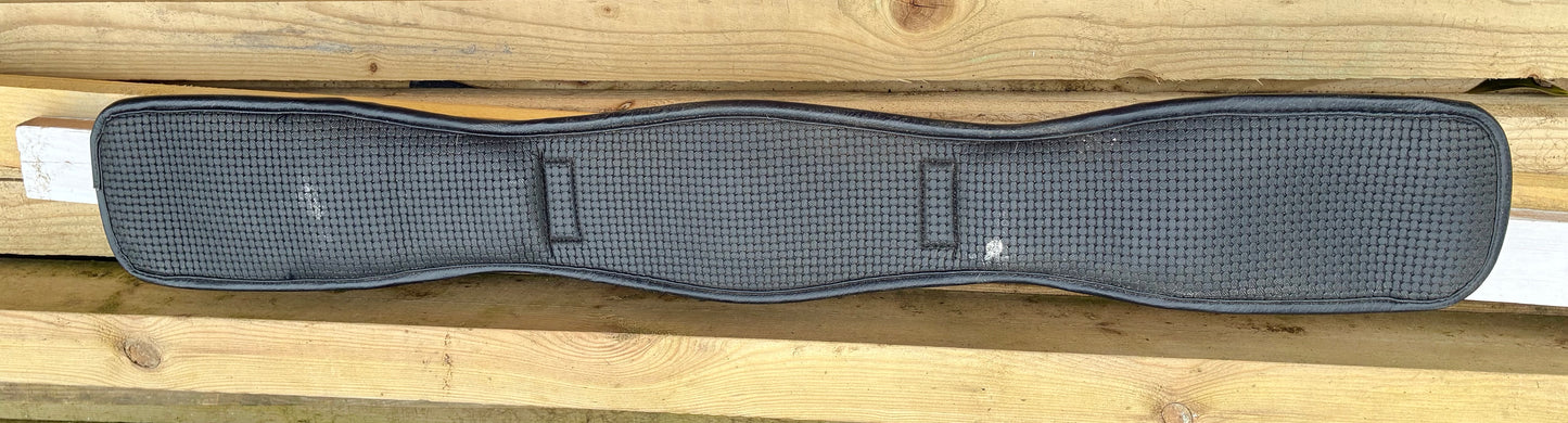 Black 24” Thorowgood shaped dressage anatomical girth