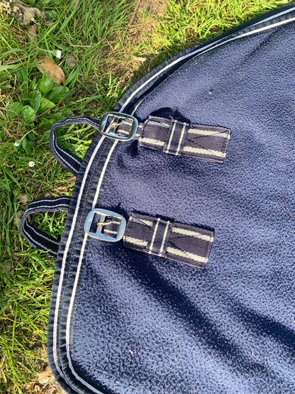 7’0” navy fleece rug