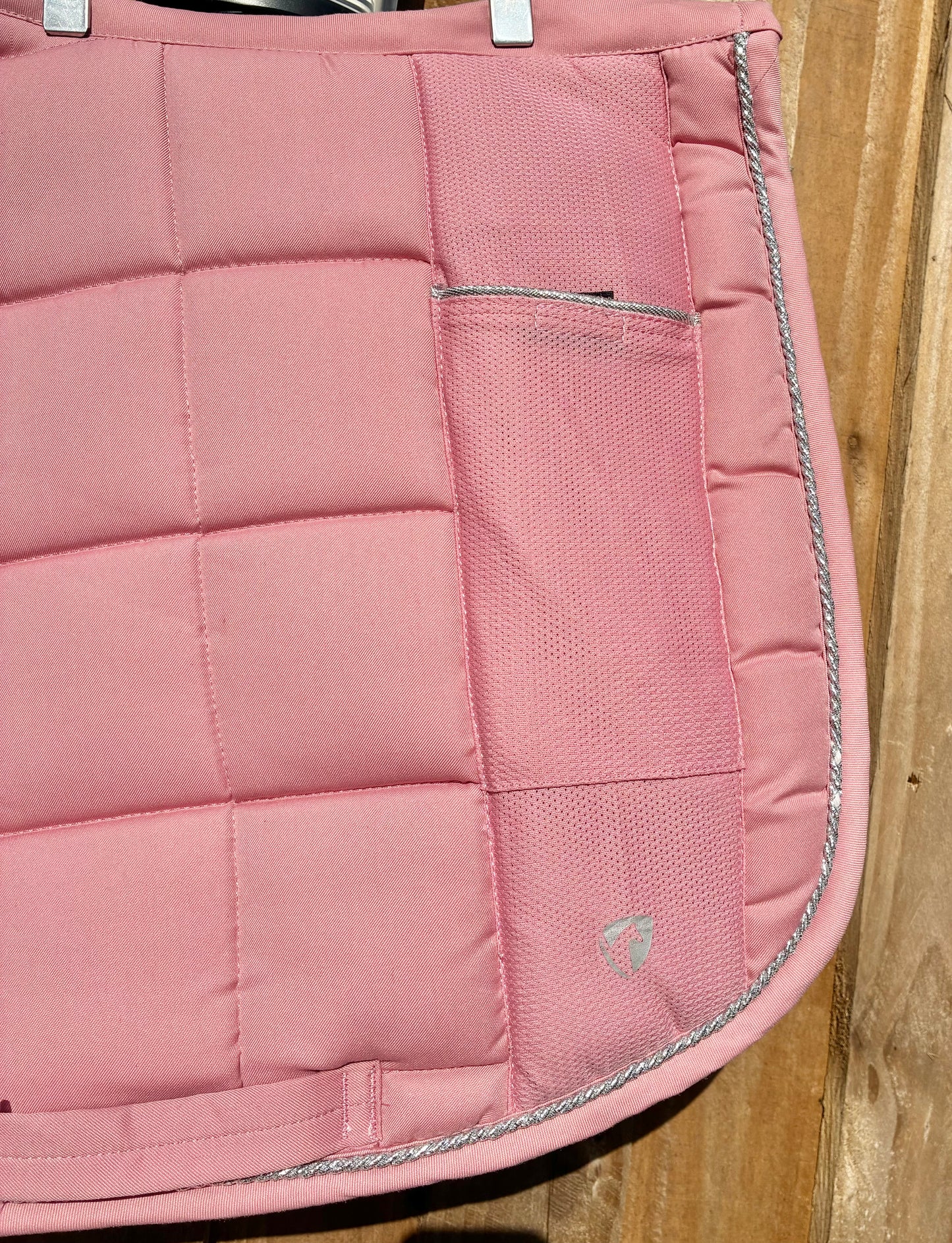 New with tag  size small/pony  Equestrian synergy saddle pad rose/silver