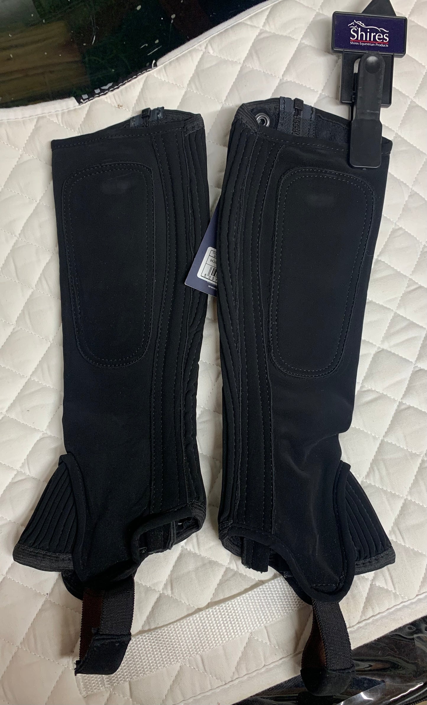 New with tag Shires Childrens Synthetic Nubuck Half Chaps - black size large