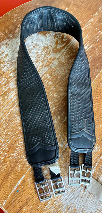 Black wintec 48” padded waffle girth