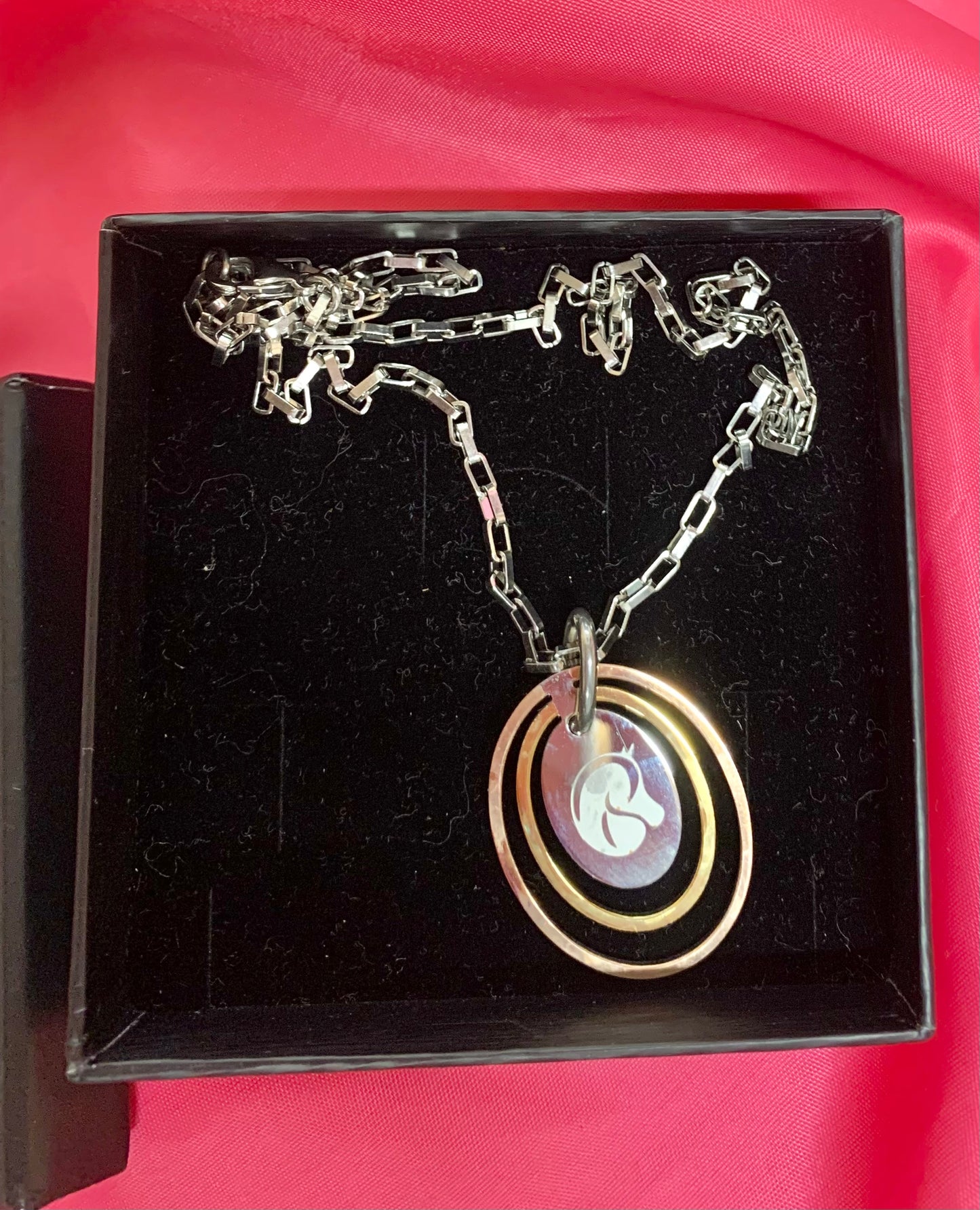 New Rubin Ross horse charm necklace