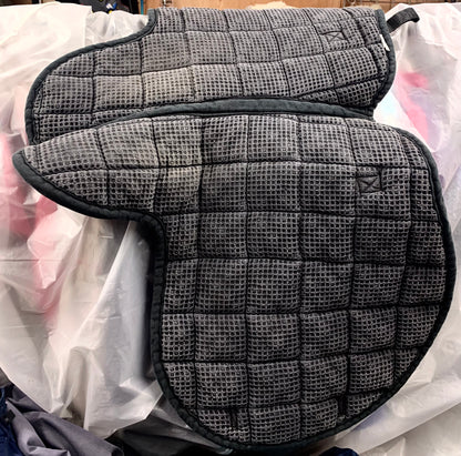 Thorowgood black & red shaped numnah cob size