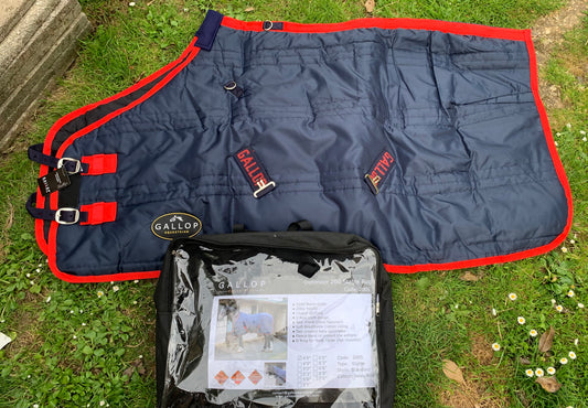 New with tag and in original bag 4’6” gallop defender 200 stable rug 200g