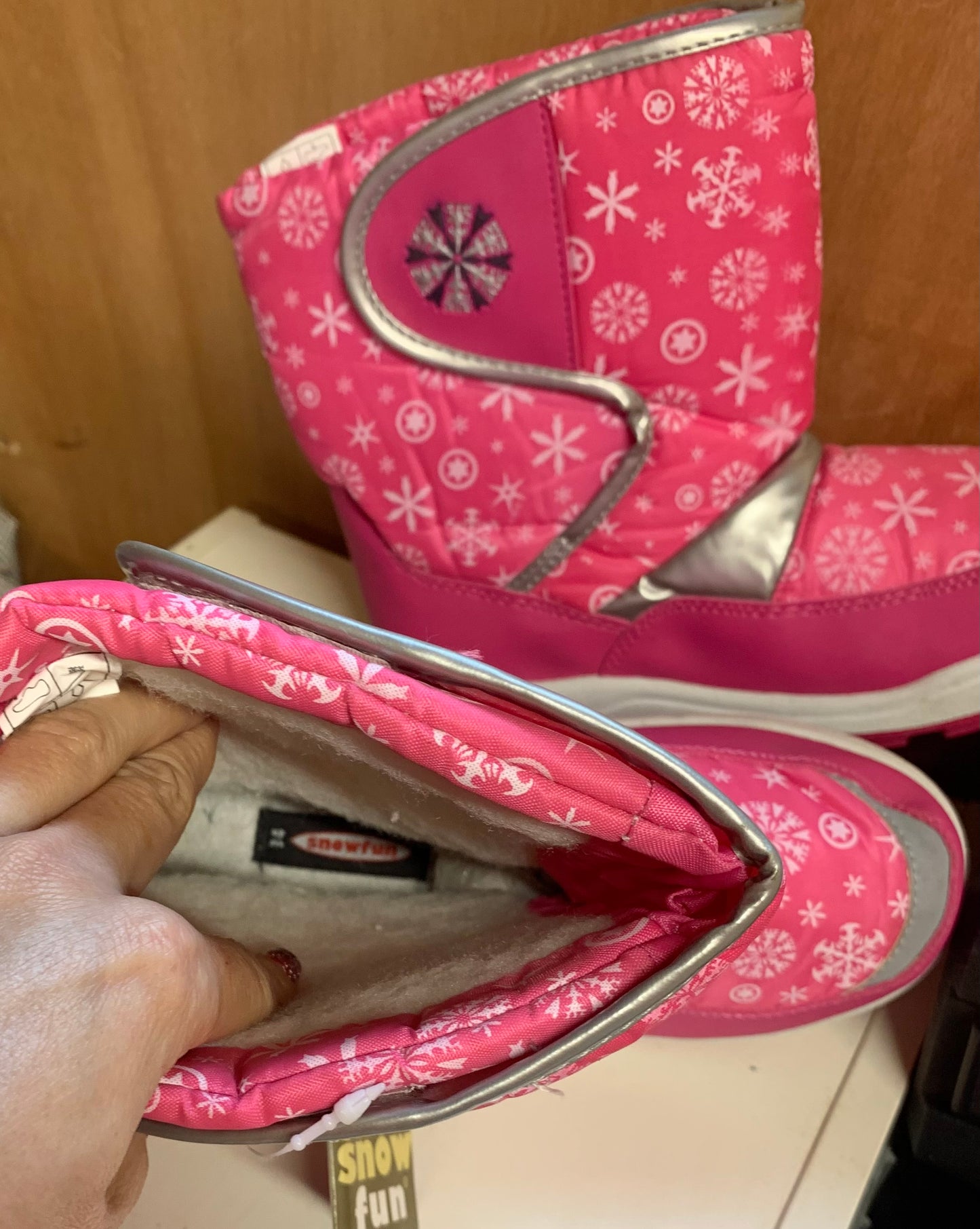 New with tag pink fleece lined warm mucker style/yard boots size size UK 2 (EU34)