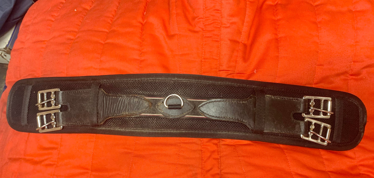 28” black girth with middle D ring