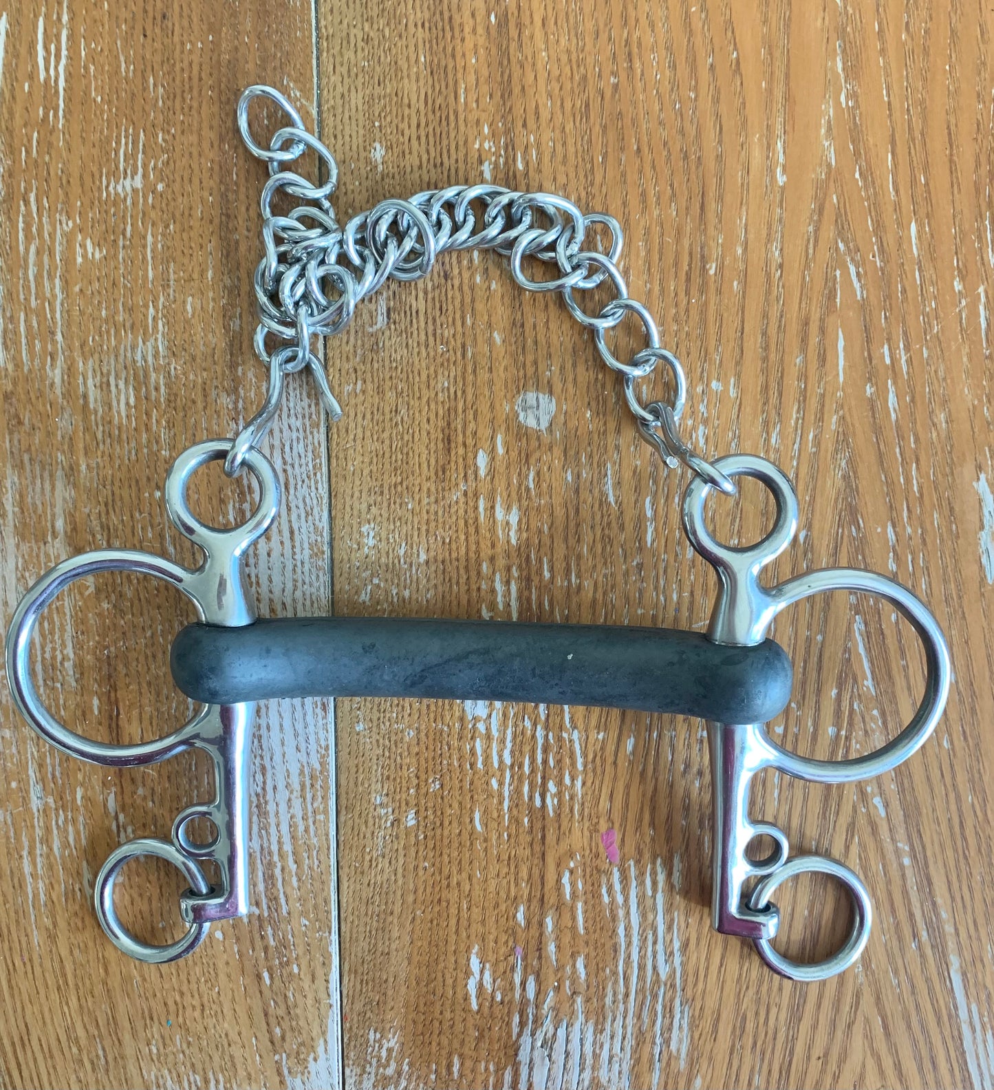 4.5” rubber Pelham with curb chain