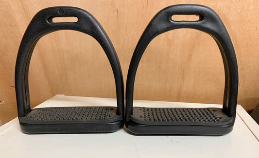 Lightweight black plastic stirrups 4.5”