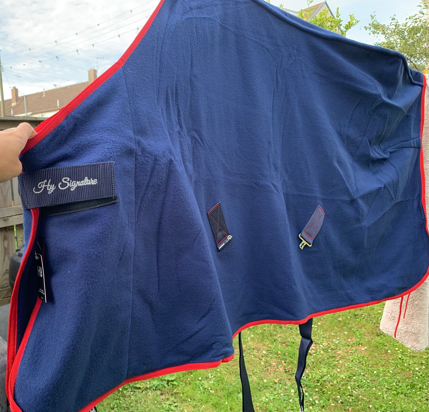 New with tag in original bag 5’6” navy & red HY Equestrian signature range fleece rug
