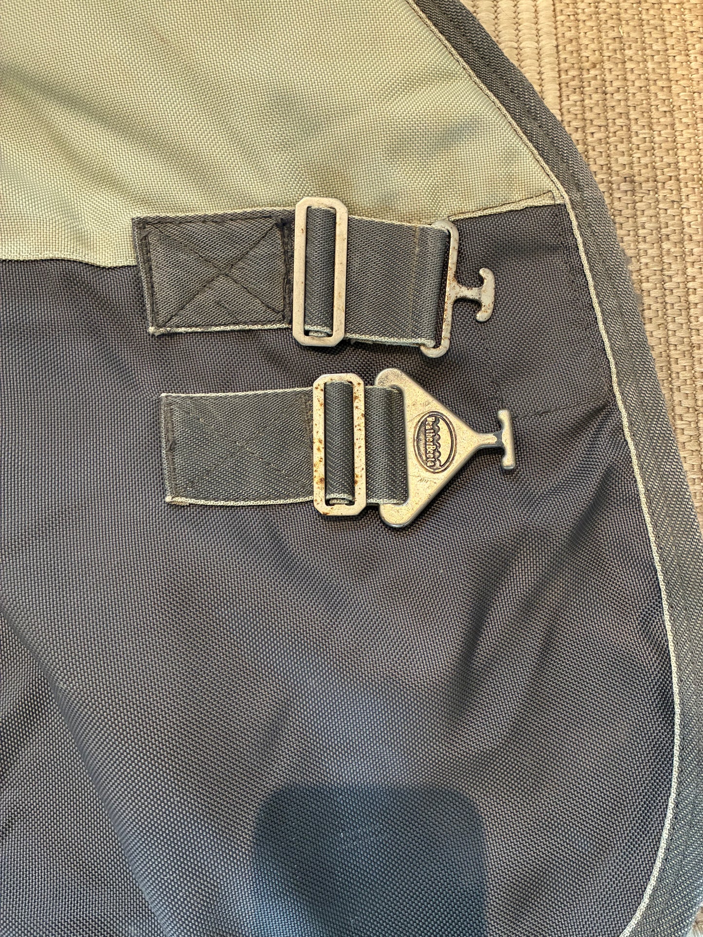 6’9” weatherbeeta high neck breathe easy medium turnout rug