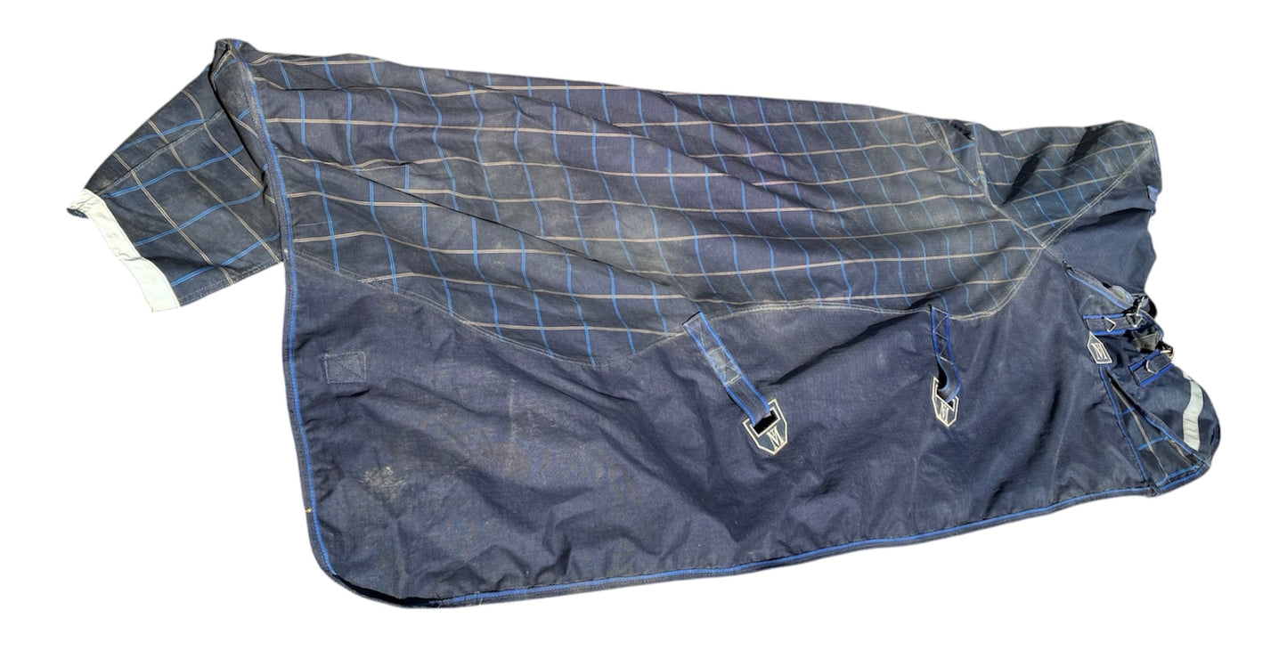 Mark Todd 6’9 lightweight (approx 50g fill) turnout rug