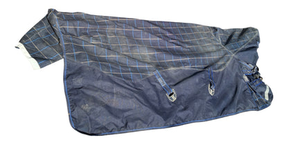 Mark Todd 6’9 lightweight (approx 50g fill) turnout rug