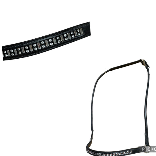 New Black Rolled leather in-hand show halter - size Arab 

Beautiful Diamanté detail to the noseband