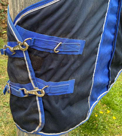 Apollo air 6’0 medium weight turnout rug eaturing a breathable mesh lining