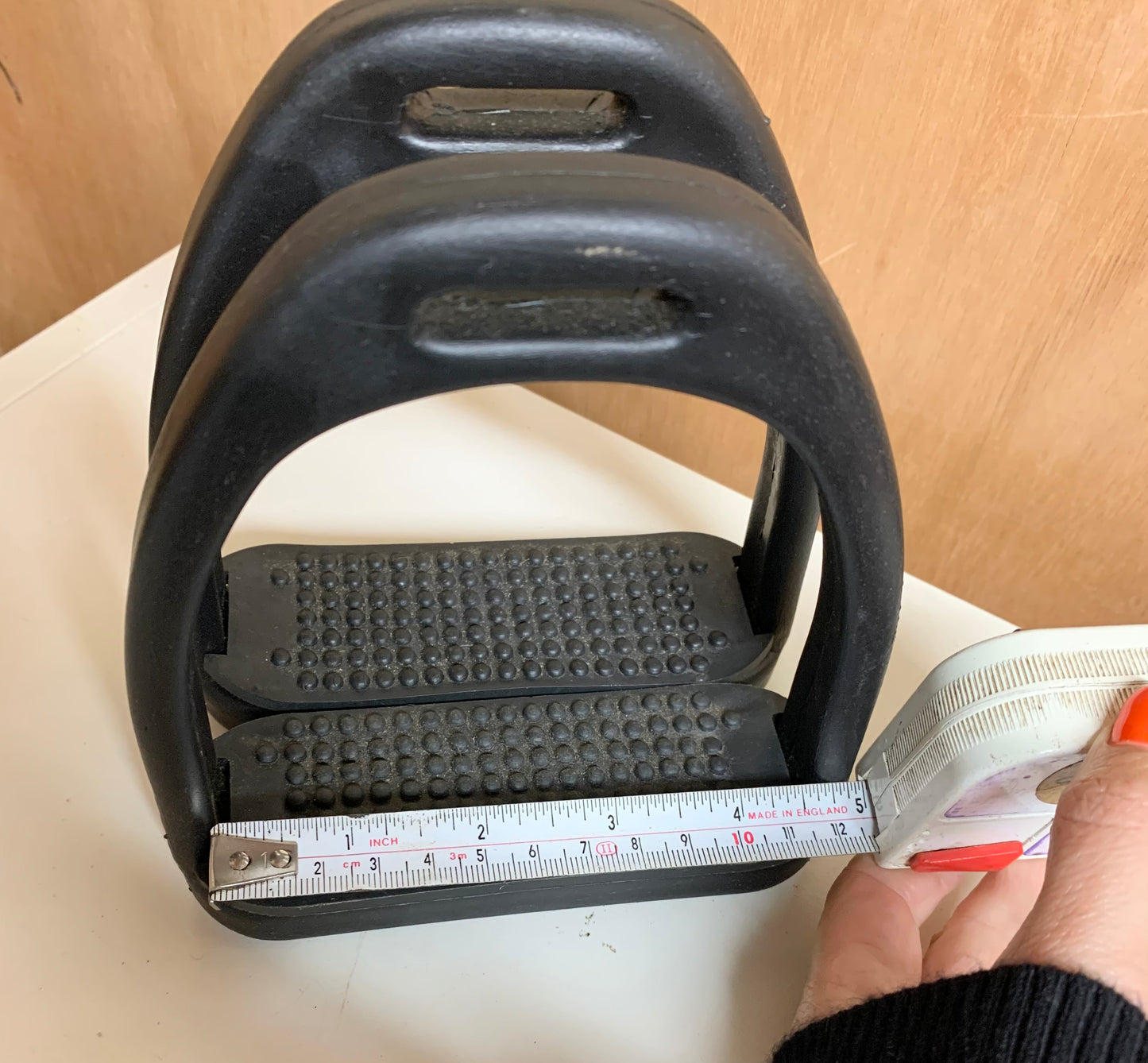 Lightweight black plastic stirrups 4.5”