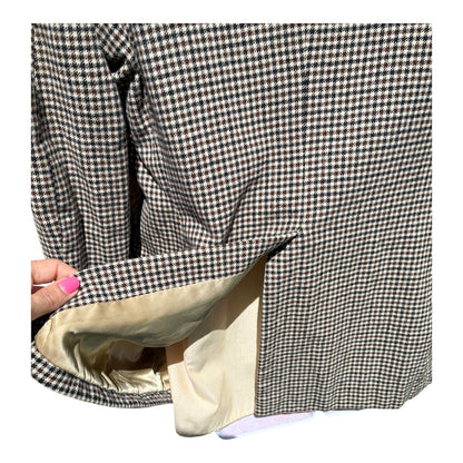 Pytchley houndstooth tri colour brown tweed show jacket with fox head buttons
Size 32”