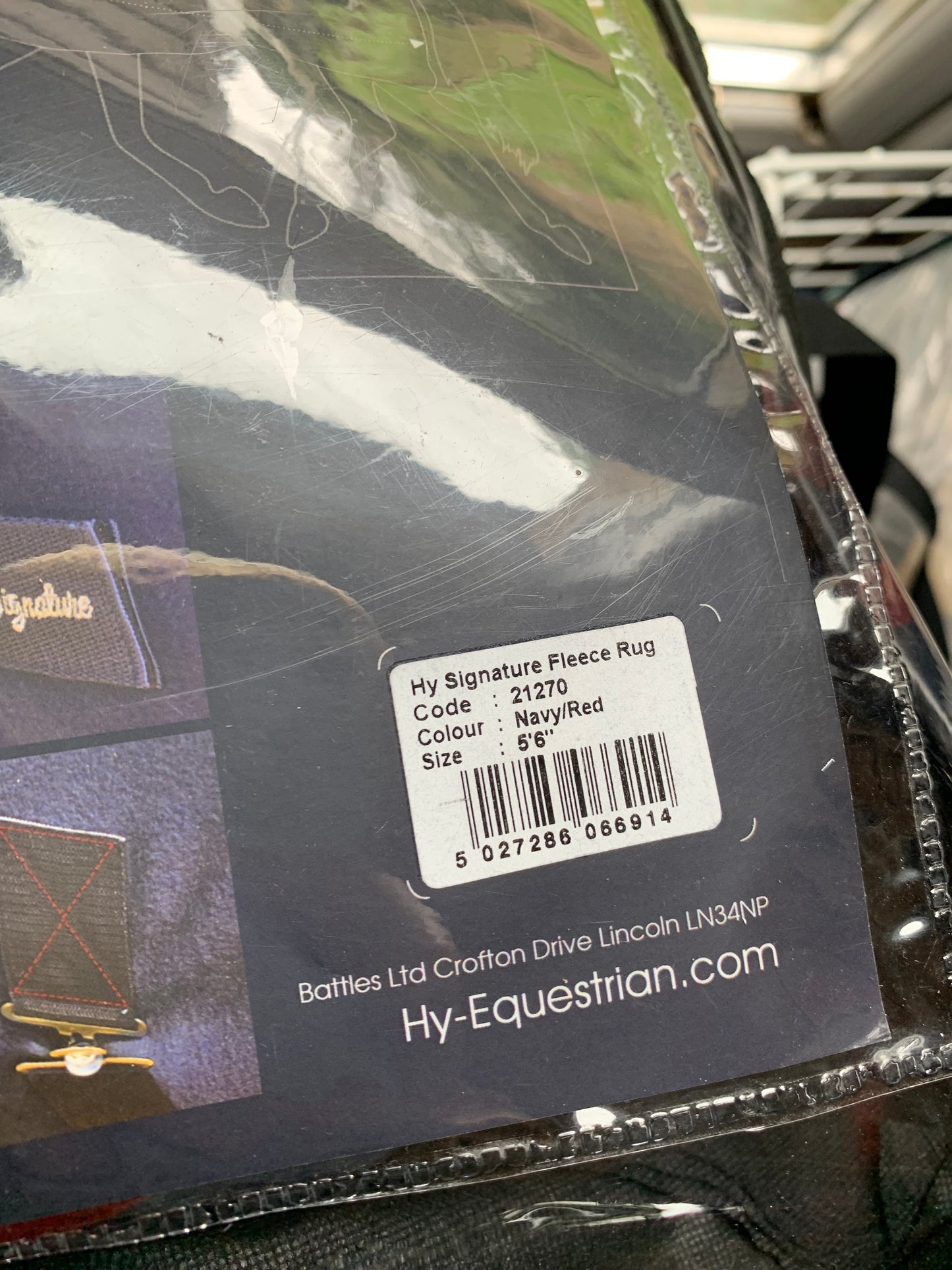 New with tag in original bag 5’6” navy & red HY Equestrian signature range fleece rug
