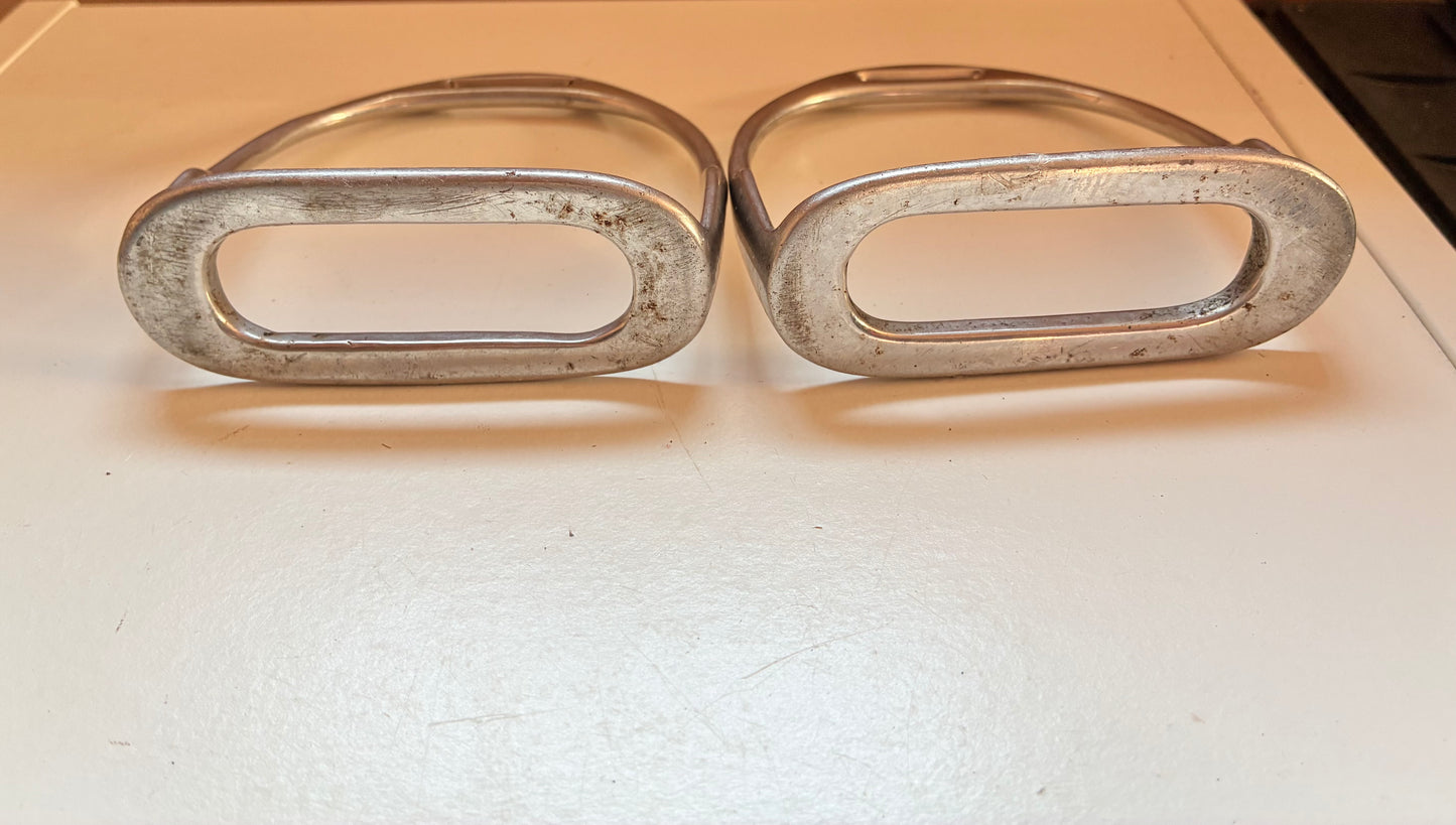 Tiny tots 3.5” stirrup irons