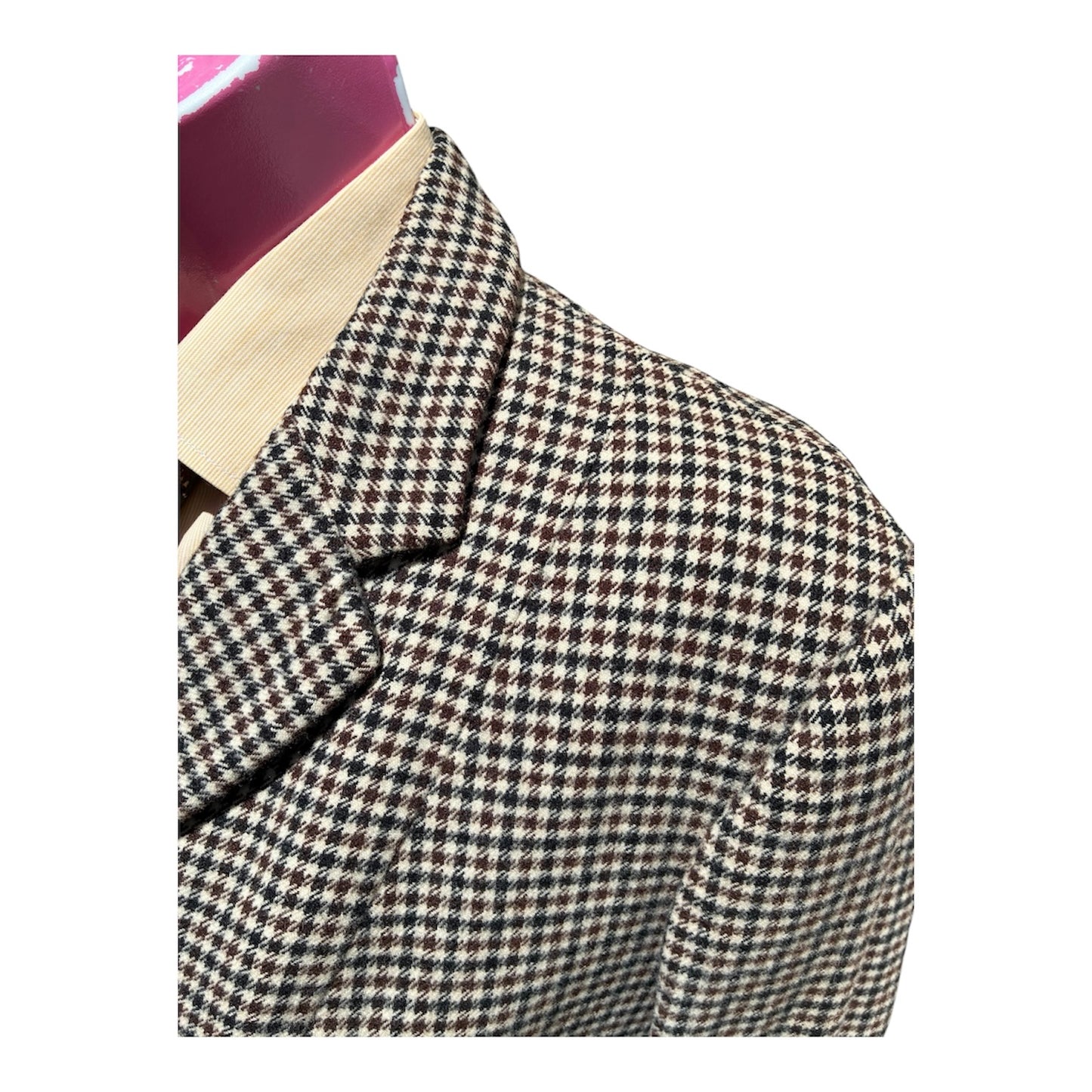 Pytchley houndstooth tri colour brown tweed show jacket with fox head buttons
Size 32”