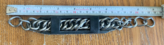 Curb chain with black rubber guard