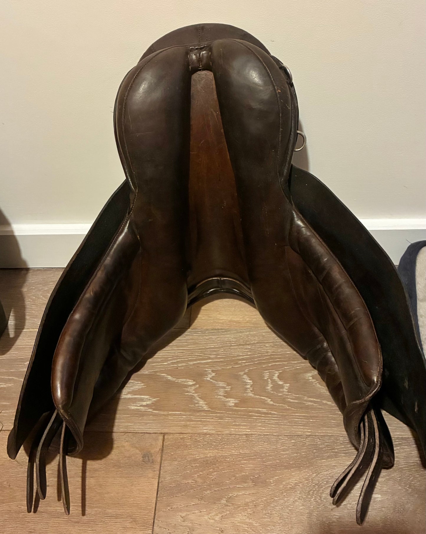 16.5 leather Havana brown hoop saddle 9.5” from d ring to d ring (wide/ex wide)