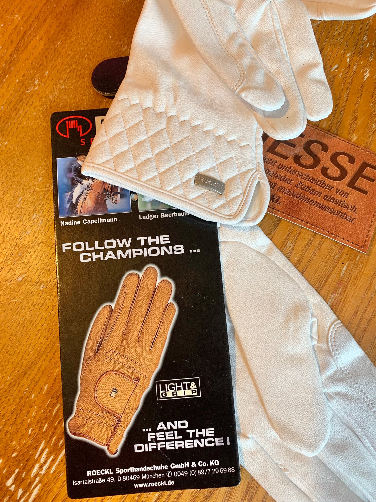 New Roeckl Roeck Grip Riding Gloves in white lightweight and flexible, perfect for competition or everyday riding size 6 ref2