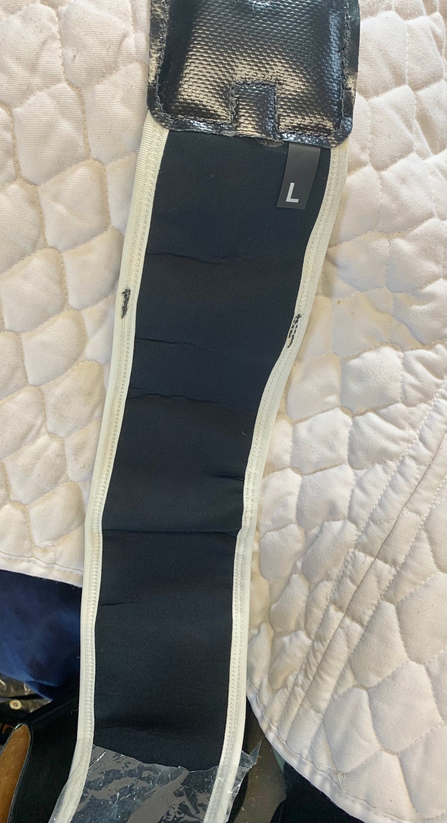 New in packaging neoprene memory foam sci racing girth